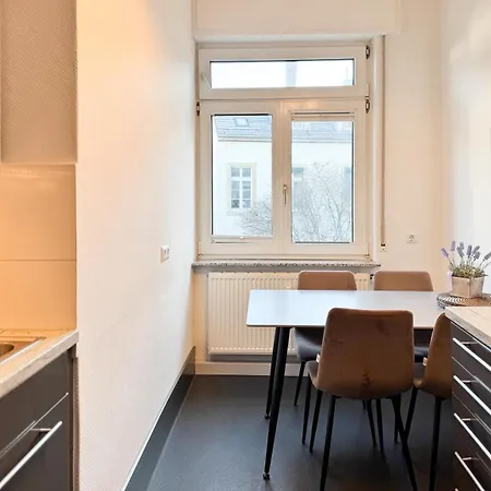Bezaubernde In Zentraler Lage Apartman
