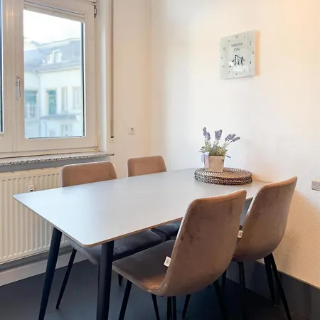 Bezaubernde In Zentraler Lage Apartman