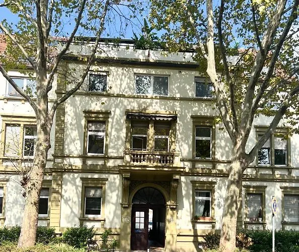 Bezaubernde In Zentraler Lage Apartman